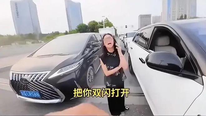 续：女司机气到流产公布完整行车记录仪九游会j9登陆河北女司机与骑手冲突后(图5)